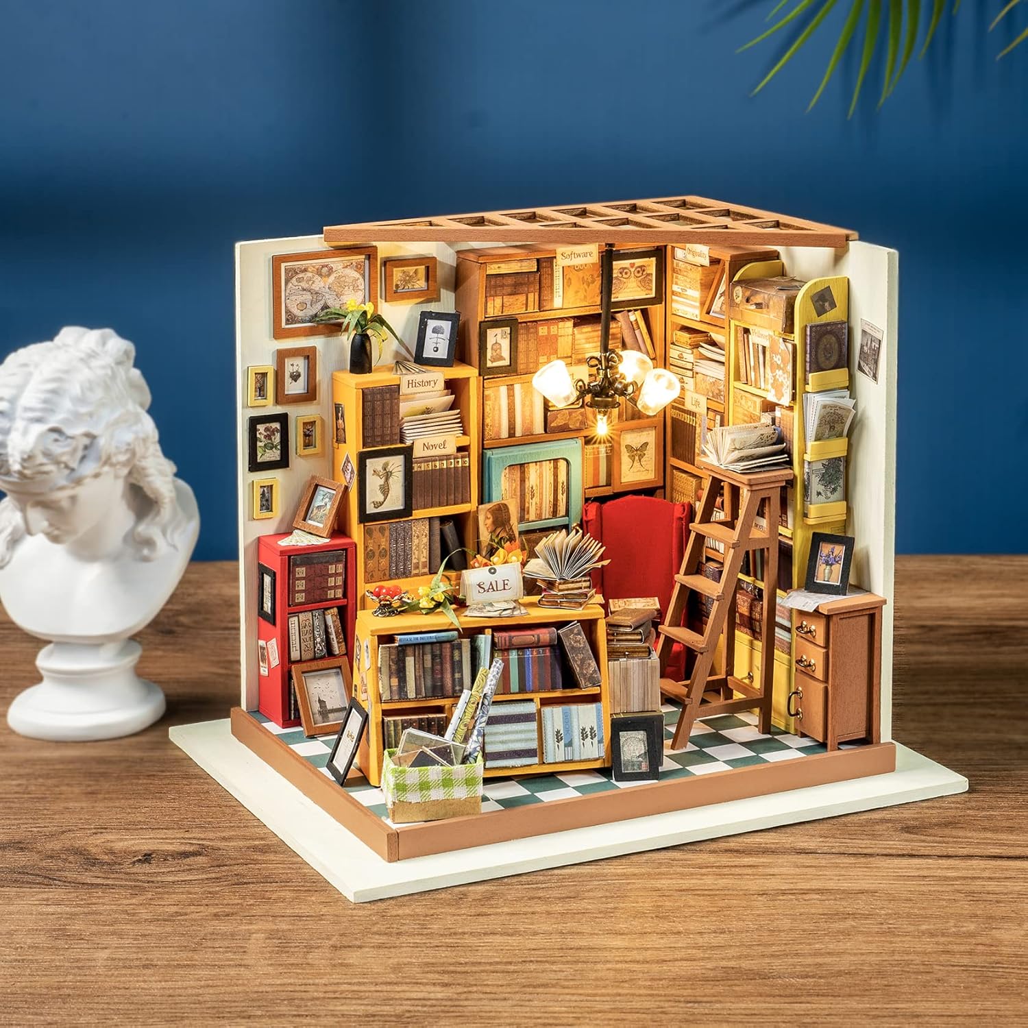 Tiny Book Nook: A Miniature Library Wonderland