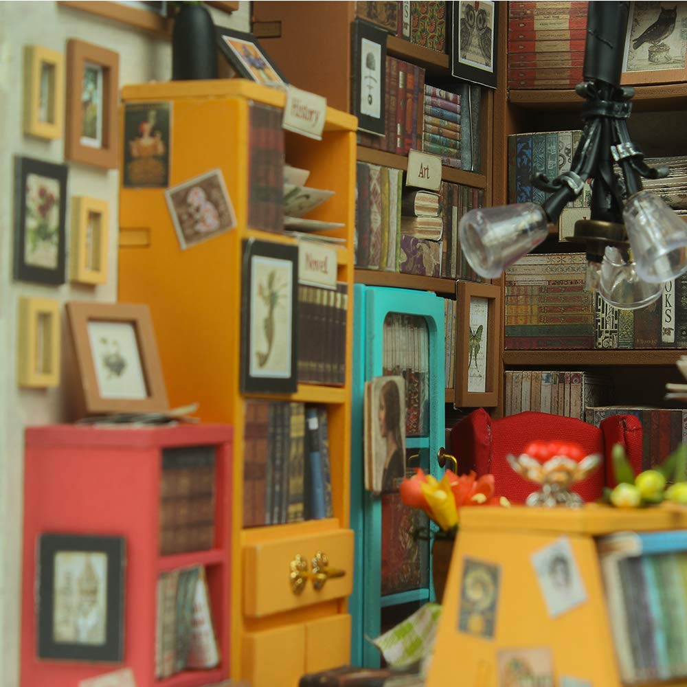 Tiny Book Nook: A Miniature Library Wonderland