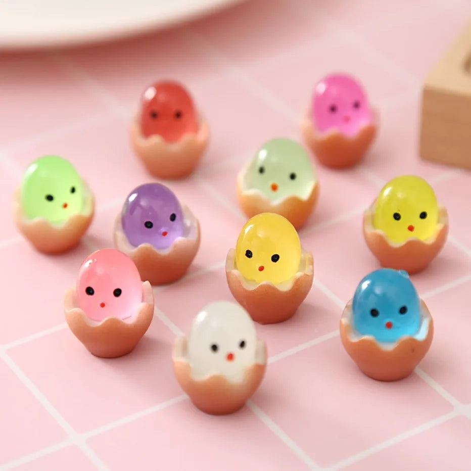 Mini Luminous Chick Figurines – Glow-in-the-Dark 20 Pcs