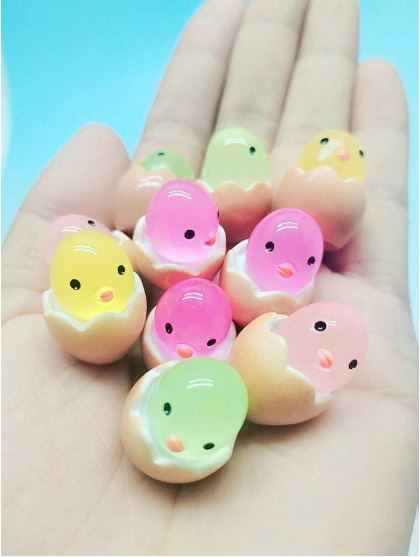 Mini Luminous Chick Figurines – Glow-in-the-Dark 20 Pcs